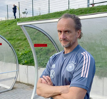 Dr. Müller-Rensmann betreut als Mediziner die DFB U21 Fußball Nationalmanschaft